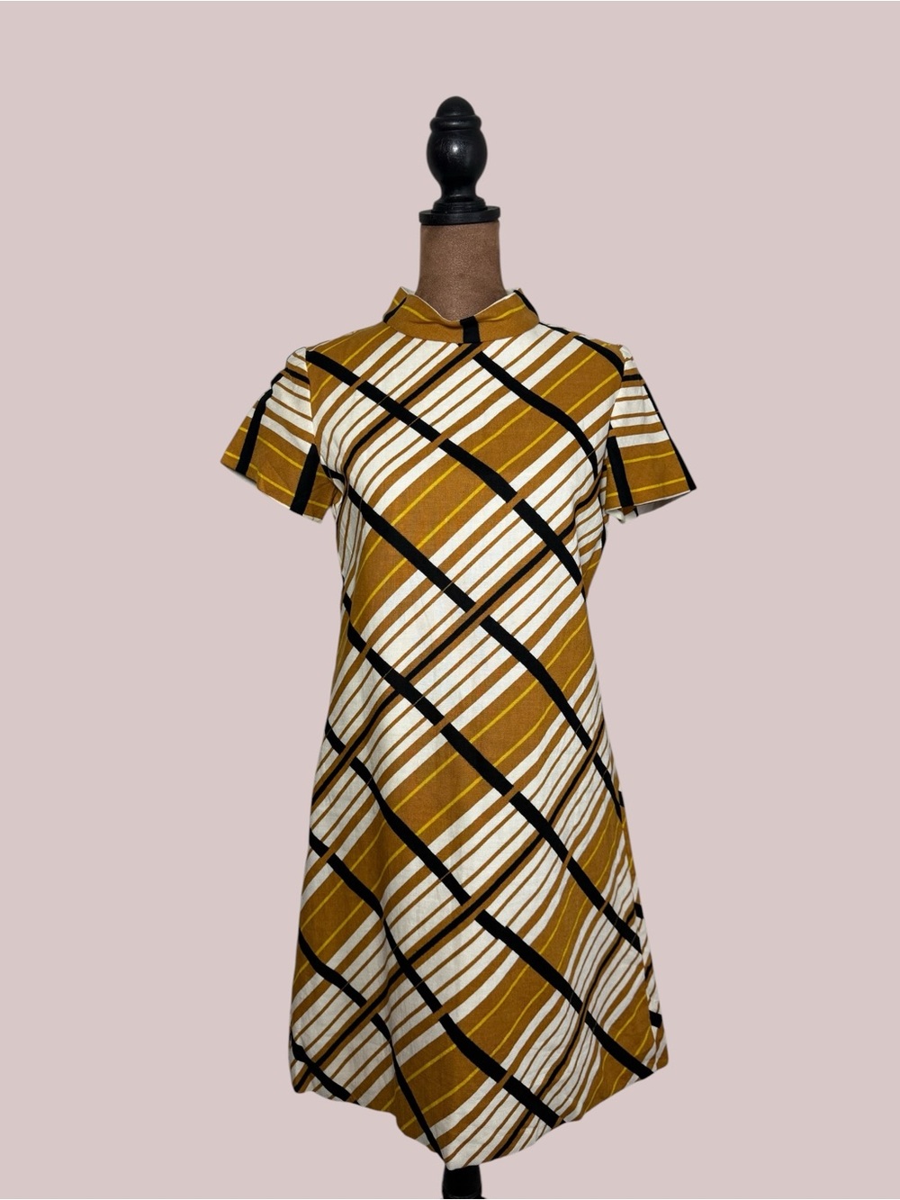 Vintage 1960/1970s Mod Mock Neck Shift Dress |